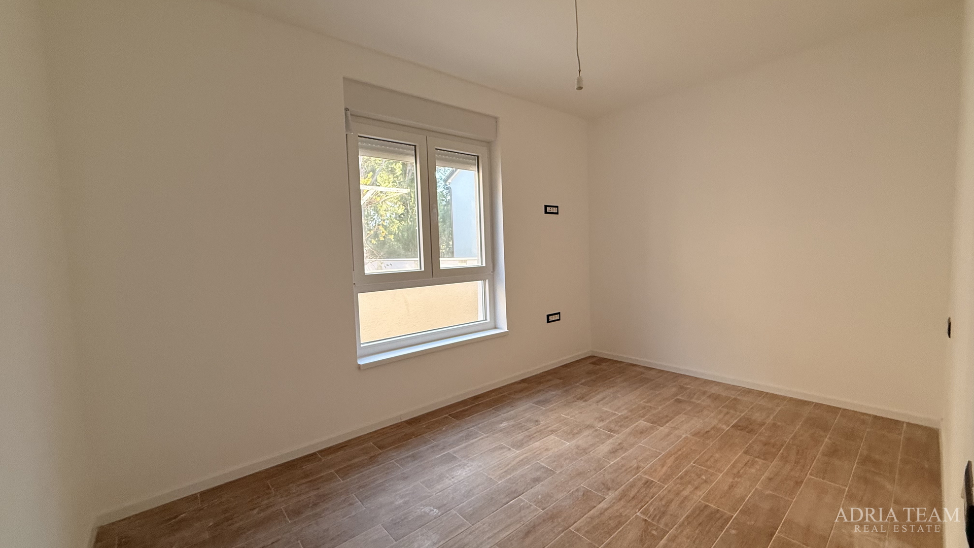 STAMBENA ZGRADA (3 STANA) 550 M UDALJENOST OD MORA, LOKACIJA:VIR