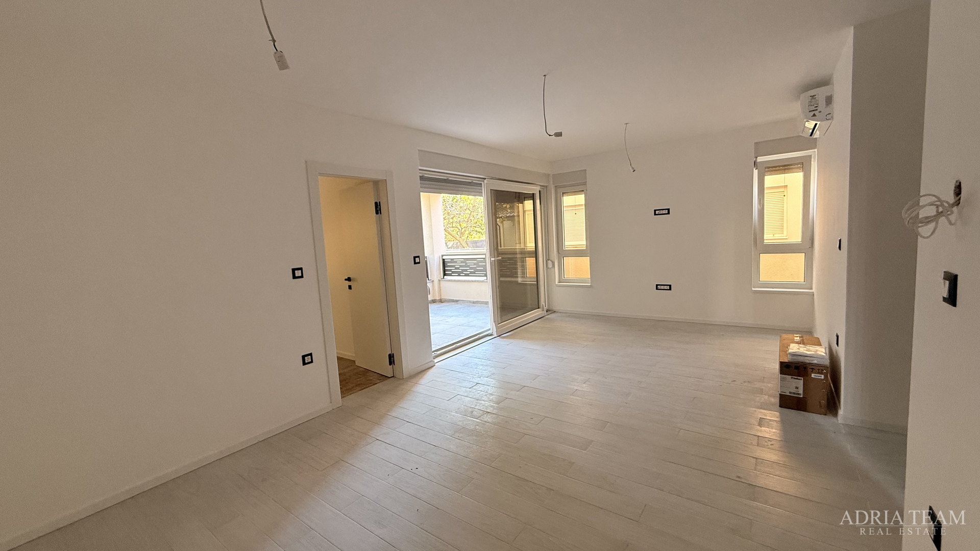 STAMBENA ZGRADA (3 STANA) 550 M UDALJENOST OD MORA, LOKACIJA:VIR