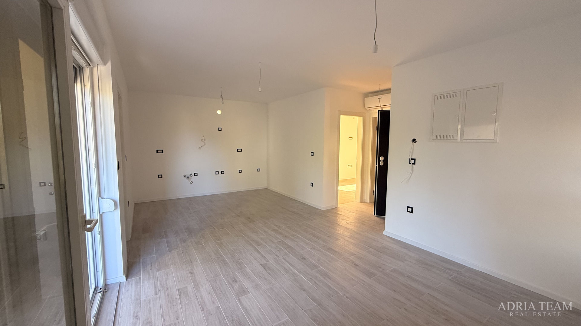 STAMBENA ZGRADA (3 STANA) 550 M UDALJENOST OD MORA, LOKACIJA:VIR