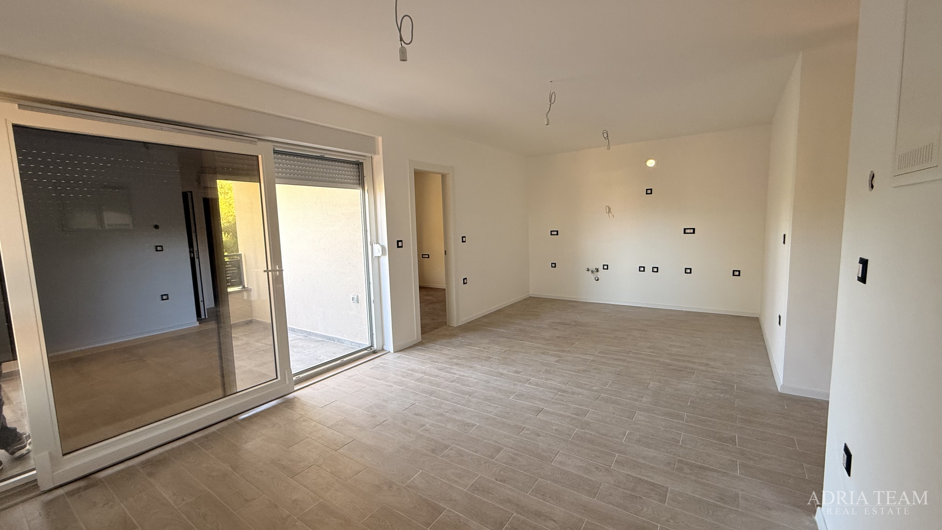 STAMBENA ZGRADA (3 STANA) 550 M UDALJENOST OD MORA, LOKACIJA:VIR