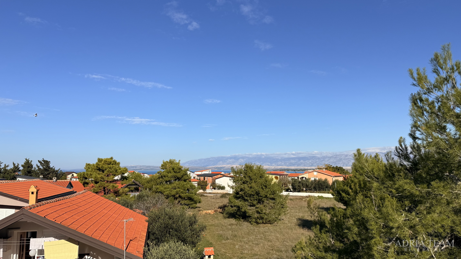 STAMBENA ZGRADA (3 STANA) 550 M UDALJENOST OD MORA, LOKACIJA:VIR