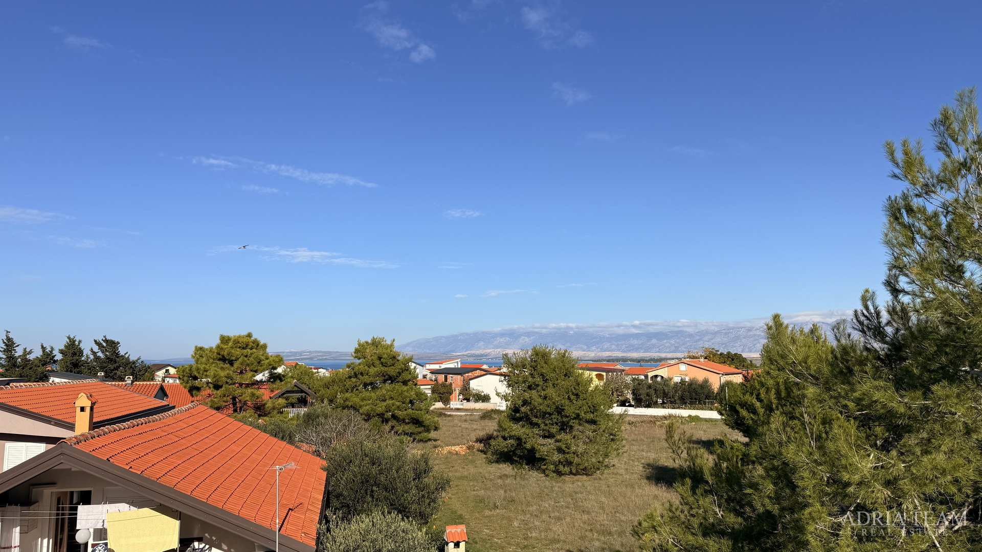 STAMBENA ZGRADA (3 STANA) 550 M UDALJENOST OD MORA, LOKACIJA:VIR