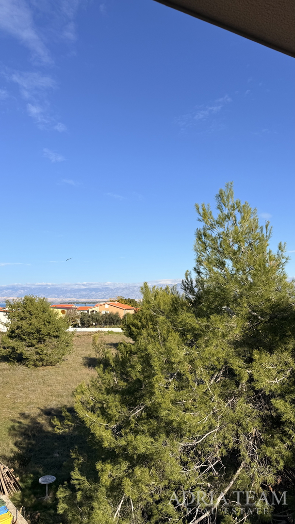 STAMBENA ZGRADA (3 STANA) 550 M UDALJENOST OD MORA, LOKACIJA:VIR