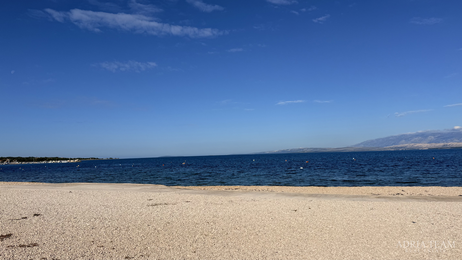 STAMBENA ZGRADA (3 STANA) 550 M UDALJENOST OD MORA, LOKACIJA:VIR