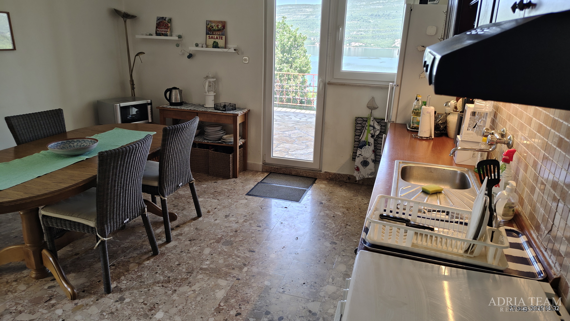 HAUS MIT WUNDERSCHÖNEM OFFENEM MEERBLICK, TEILWEISE RENOVIERT - DONJI KARIN