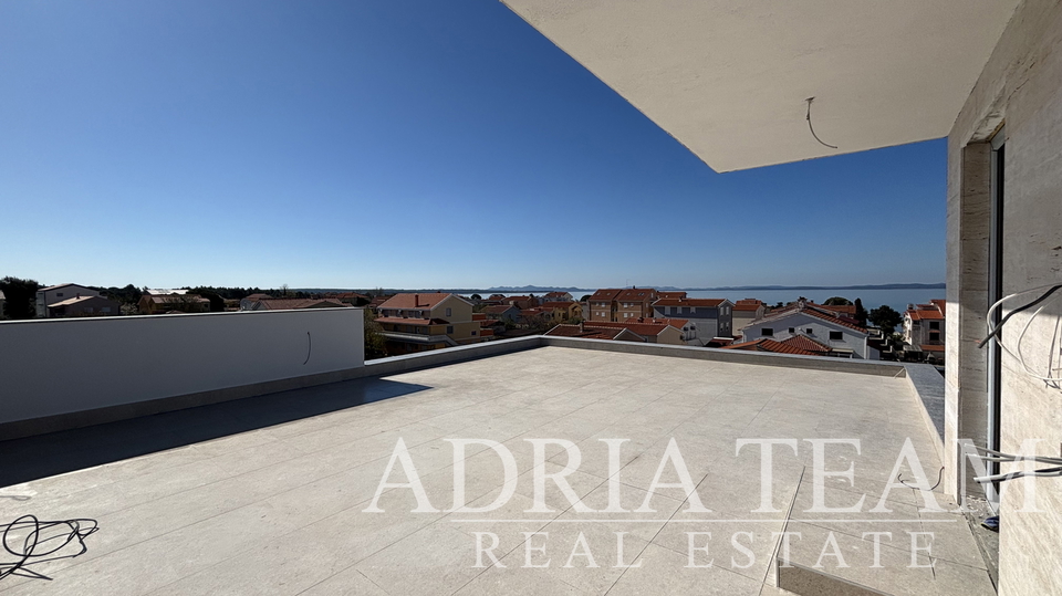 APARTMAN U BLIZINI PLAŽE, NOVOGRADNJA, 150 m OD MORA - PRIVLAKA