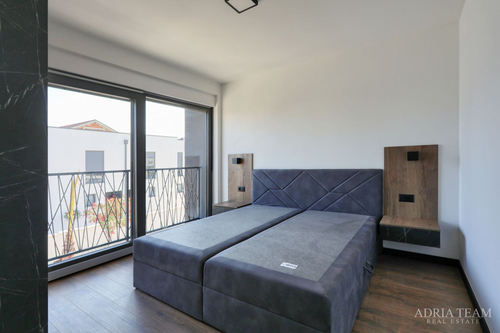 KUĆE U NIZU POTPUNO NAMJEŠTENE - PRIVLAKA