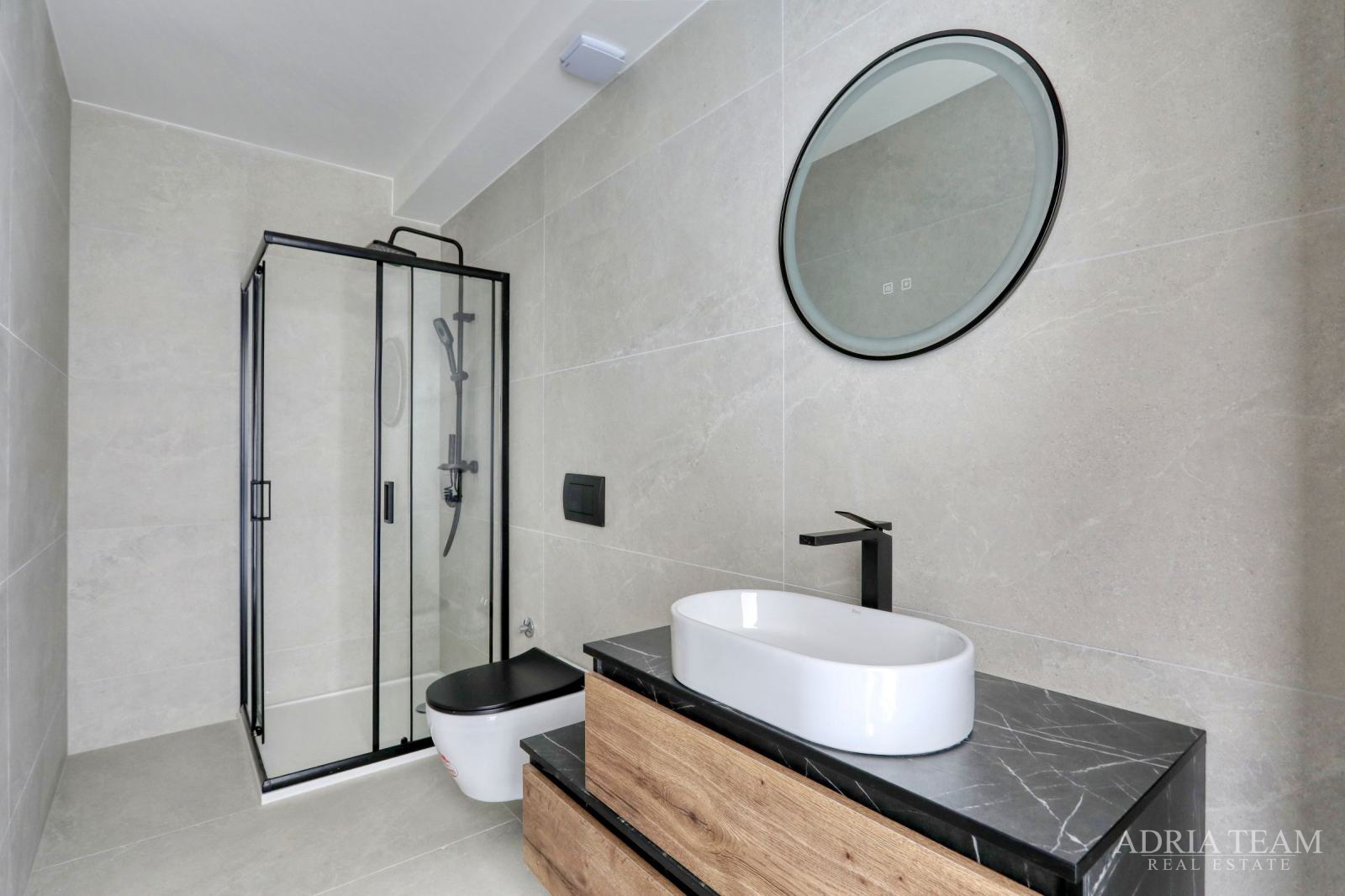 KUĆE U NIZU POTPUNO NAMJEŠTENE - PRIVLAKA