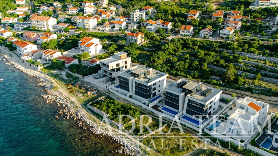 LUKSUZNI PENTHOUSE, PRVI RED DO MORA - VINJERAC