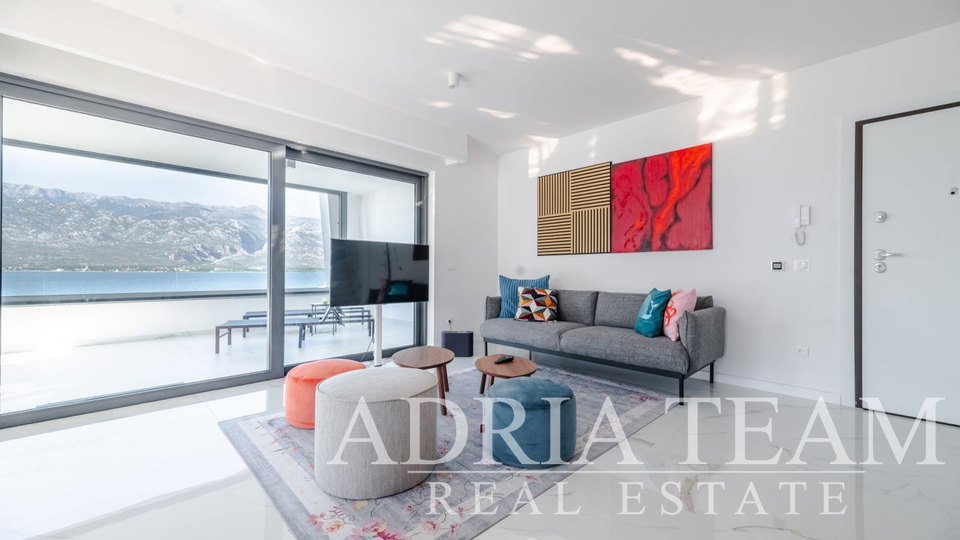 LUKSUZNI PENTHOUSE, PRVI RED DO MORA - VINJERAC