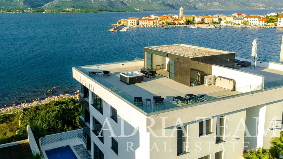 LUKSUZNI PENTHOUSE, PRVI RED DO MORA - VINJERAC