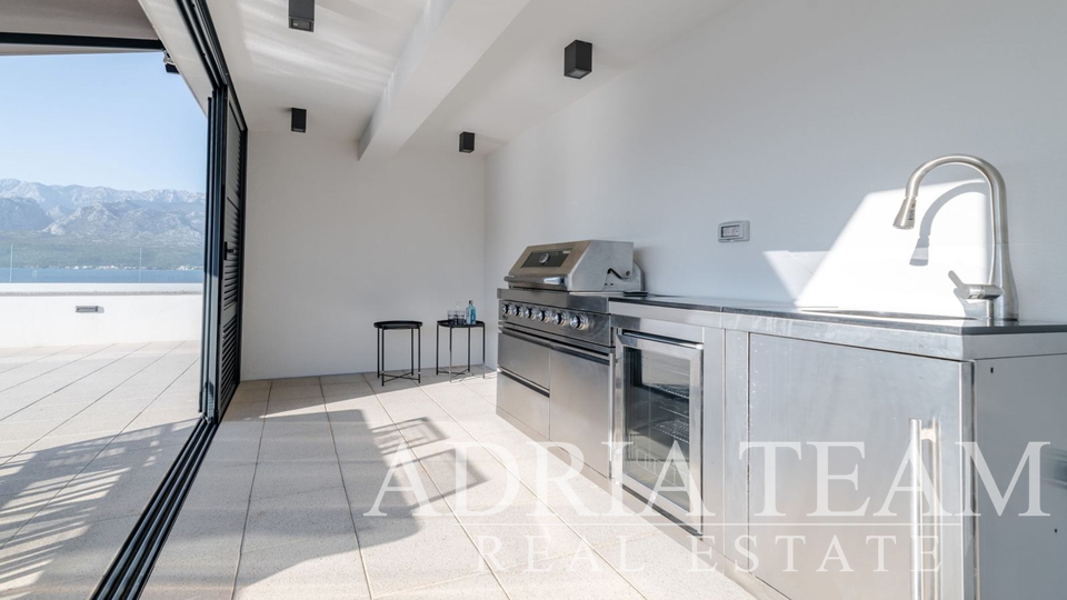 LUKSUZNI PENTHOUSE, PRVI RED DO MORA - VINJERAC