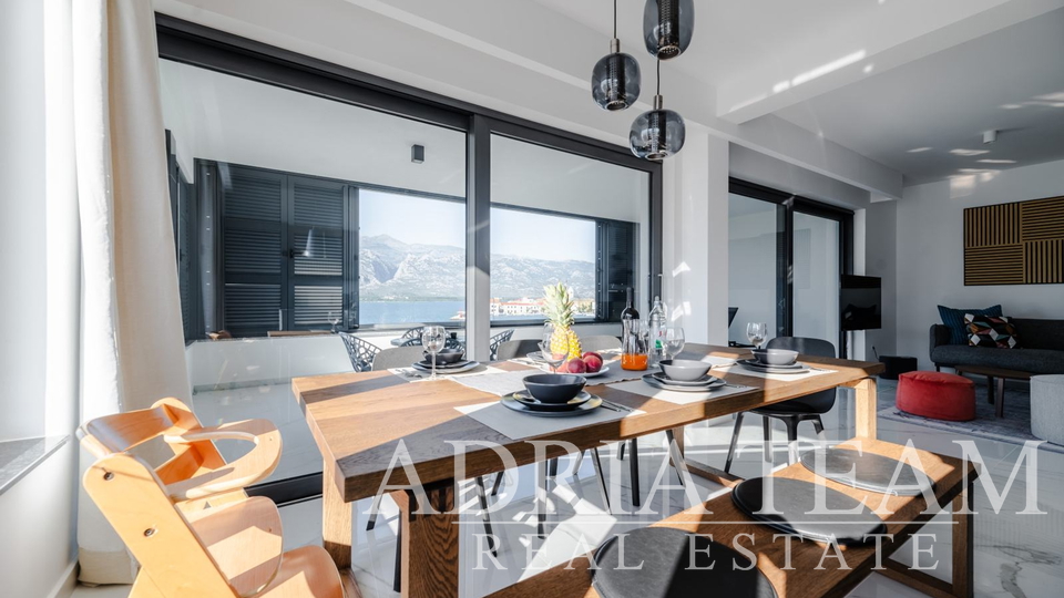 LUKSUZNI PENTHOUSE, PRVI RED DO MORA - VINJERAC