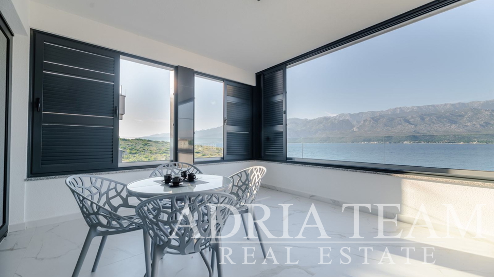 LUKSUZNI PENTHOUSE, PRVI RED DO MORA - VINJERAC