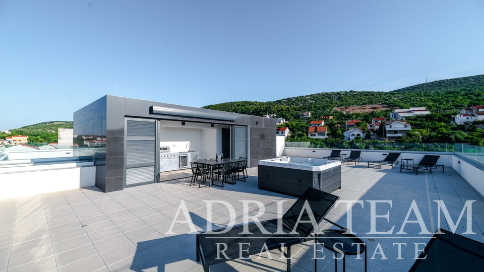 LUKSUZNI PENTHOUSE, PRVI RED DO MORA - VINJERAC