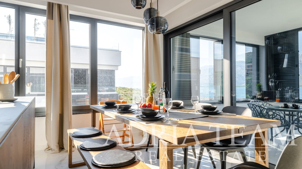 LUKSUZNI PENTHOUSE, PRVI RED DO MORA - VINJERAC