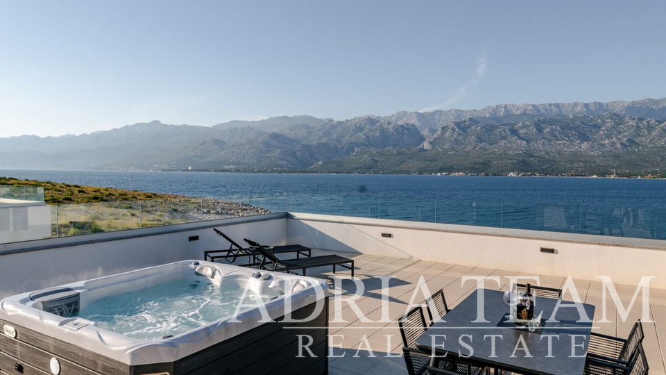 LUKSUZNI PENTHOUSE, PRVI RED DO MORA - VINJERAC