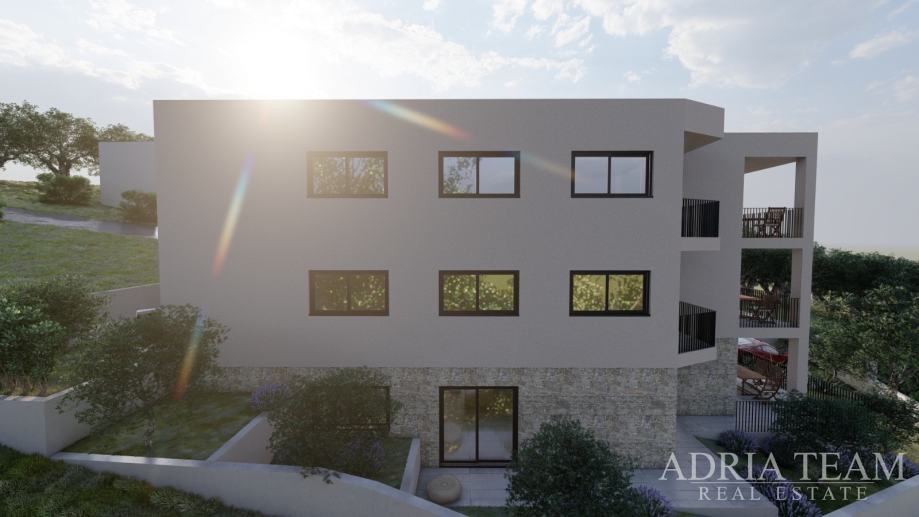 Luksuzan stan s pogledom na more i grad