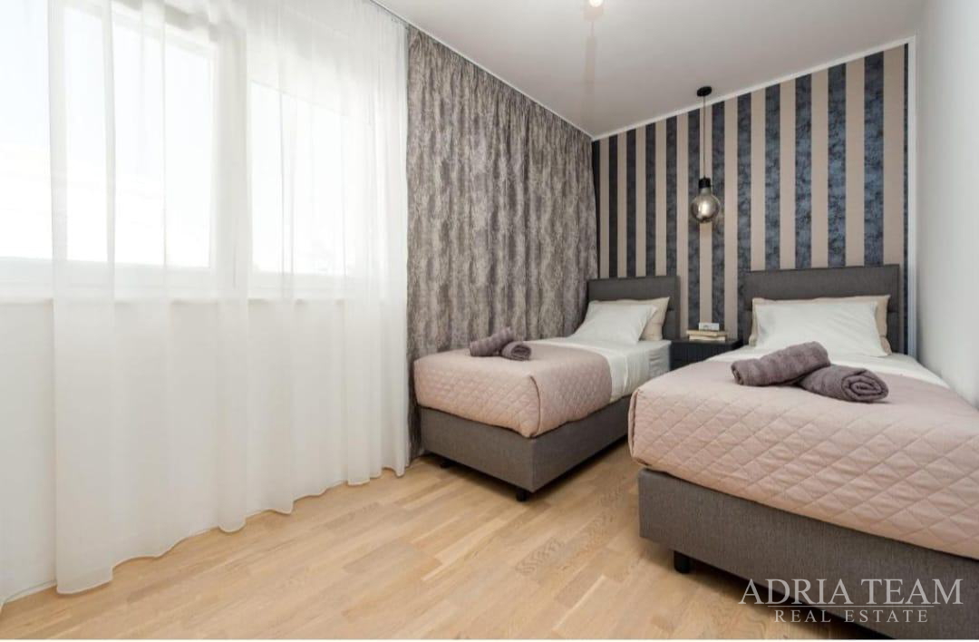 MODERNA DUPLEX VILA U MIRNOM DIJELU PRIVLAKE – PRODAJE SE JEDNA OD VILA U DVOSTRUKOM OBJEKT