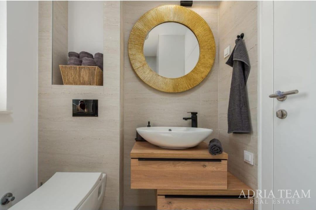 MODERNA DUPLEX VILA U MIRNOM DIJELU PRIVLAKE – PRODAJE SE JEDNA OD VILA U DVOSTRUKOM OBJEKT