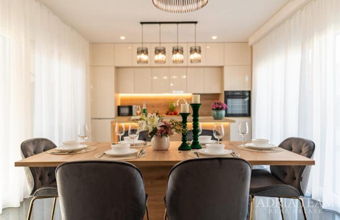 MODERNA DUPLEX VILA U MIRNOM DIJELU PRIVLAKE – PRODAJE SE JEDNA OD VILA U DVOSTRUKOM OBJEKT