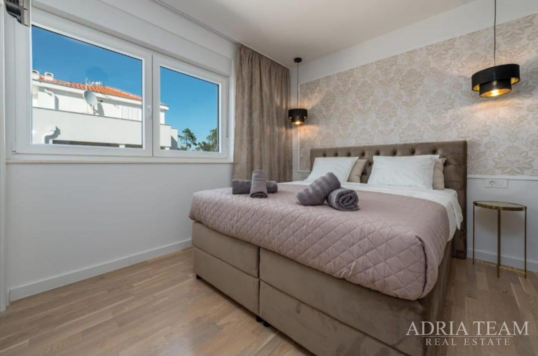 MODERNA DUPLEX VILA U MIRNOM DIJELU PRIVLAKE – PRODAJE SE JEDNA OD VILA U DVOSTRUKOM OBJEKT