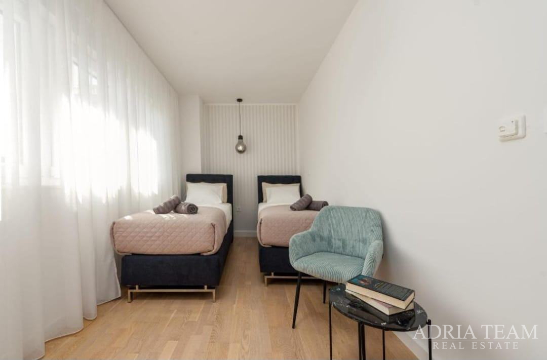 MODERNA DUPLEX VILA U MIRNOM DIJELU PRIVLAKE – PRODAJE SE JEDNA OD VILA U DVOSTRUKOM OBJEKT