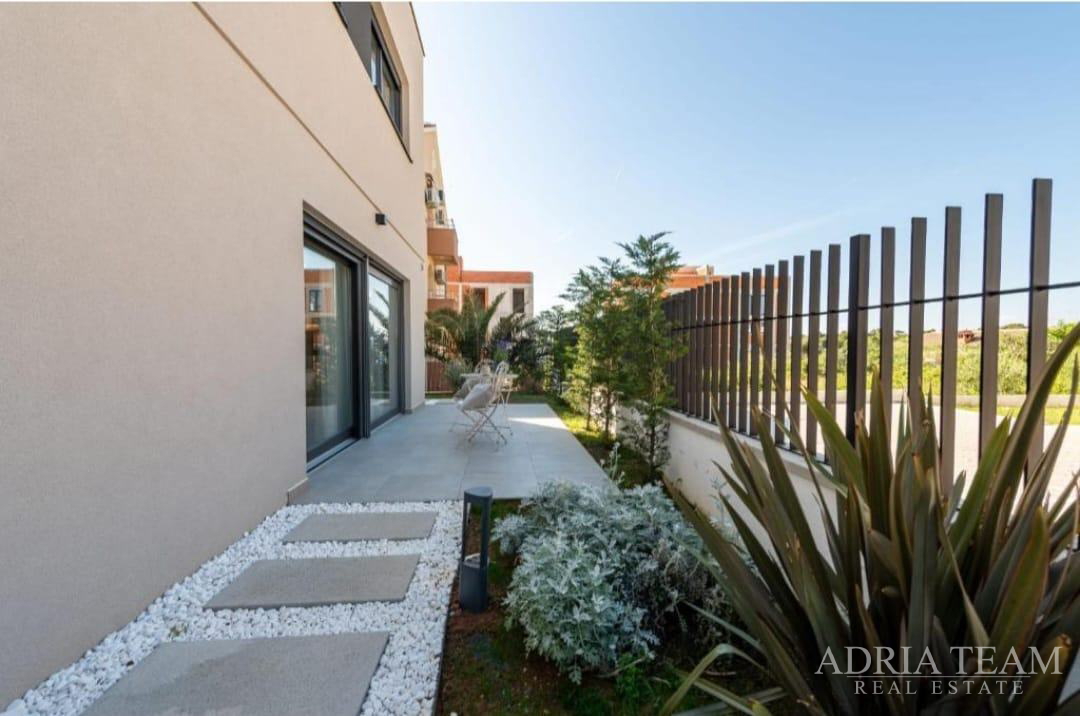 MODERNA DUPLEX VILA U MIRNOM DIJELU PRIVLAKE – PRODAJE SE JEDNA OD VILA U DVOSTRUKOM OBJEKT