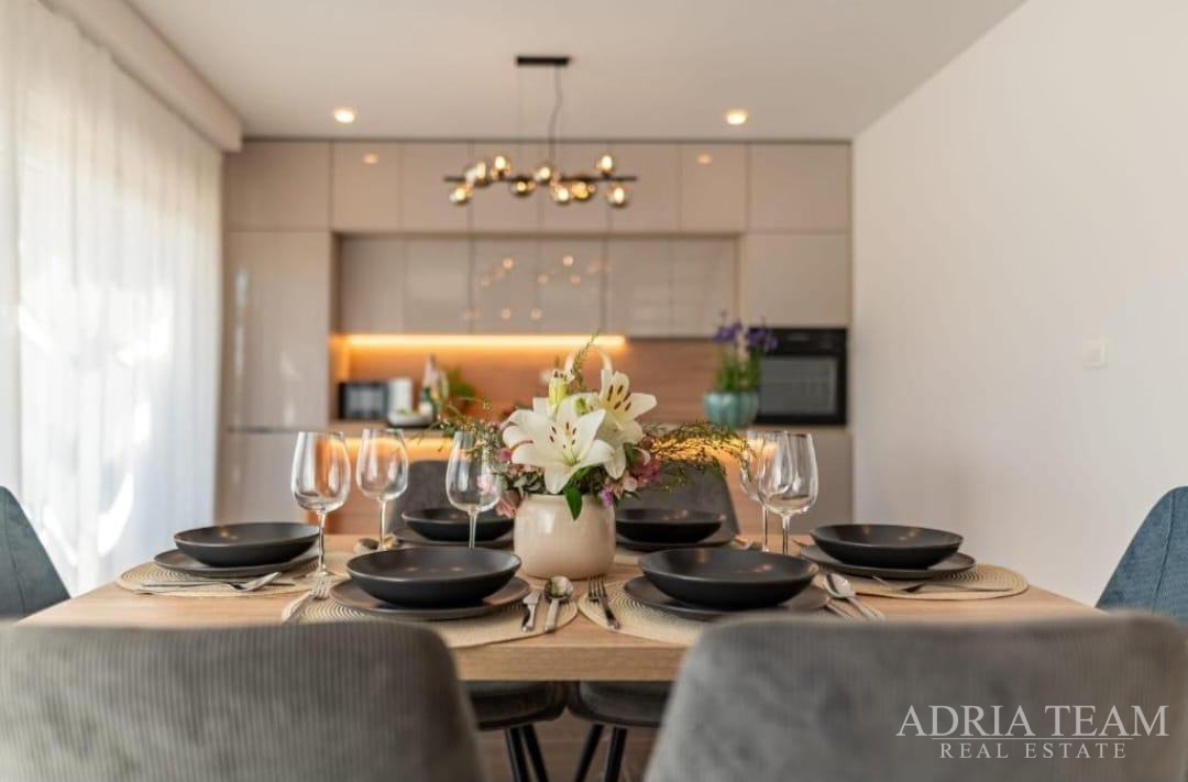 MODERNA DUPLEX VILA U MIRNOM DIJELU PRIVLAKE – PRODAJE SE JEDNA OD VILA U DVOSTRUKOM OBJEKT