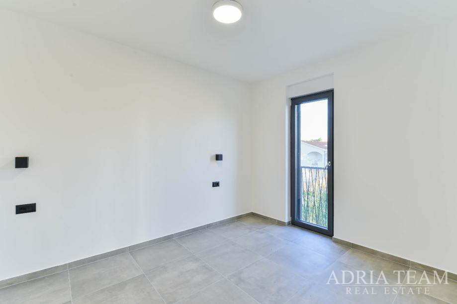 PENTHOUSE - S POGLEDOM NA MORE - PRIVLAKA