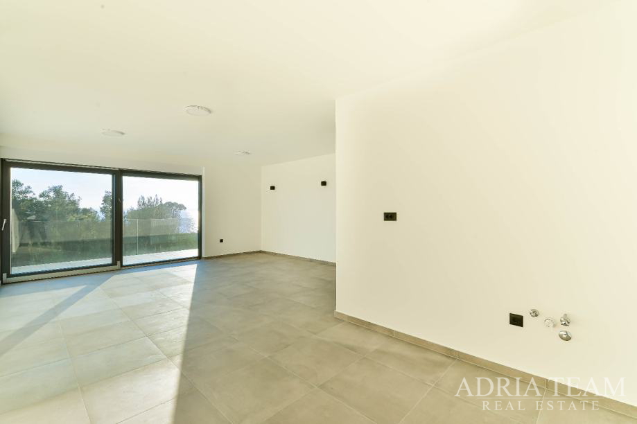 PENTHOUSE - S POGLEDOM NA MORE - PRIVLAKA