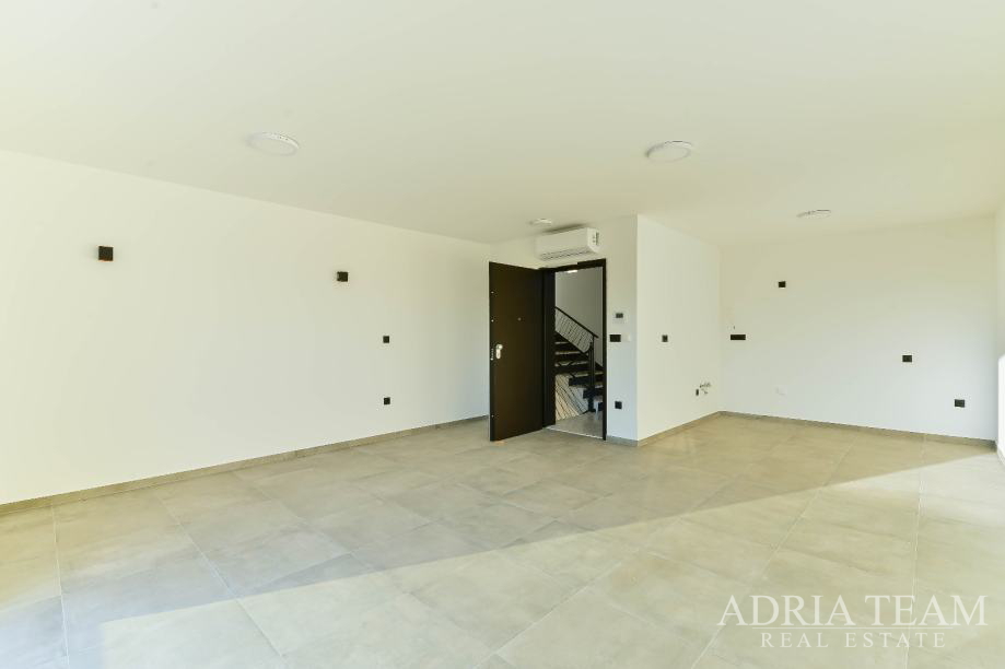 PENTHOUSE - S POGLEDOM NA MORE - PRIVLAKA