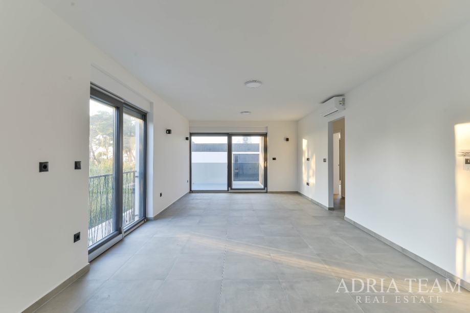 PENTHOUSE - S POGLEDOM NA MORE - PRIVLAKA