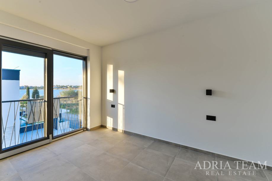 PENTHOUSE - S POGLEDOM NA MORE - PRIVLAKA