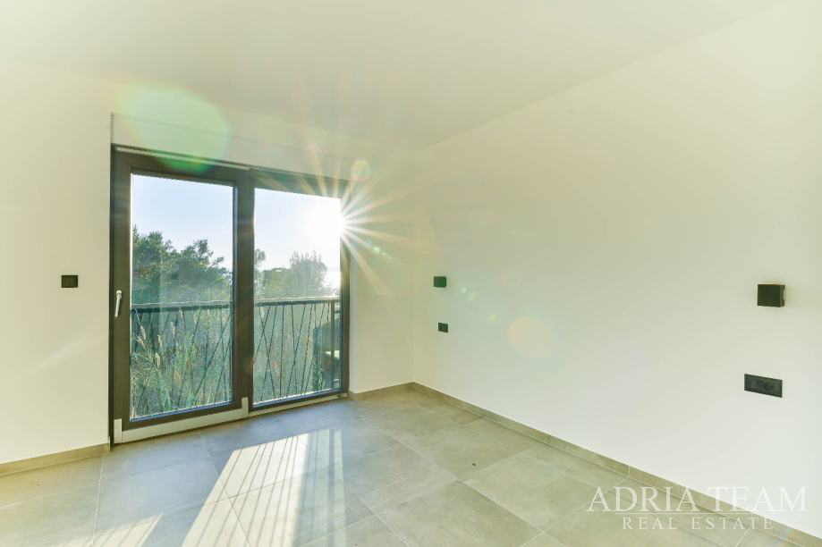 PENTHOUSE - S POGLEDOM NA MORE - PRIVLAKA