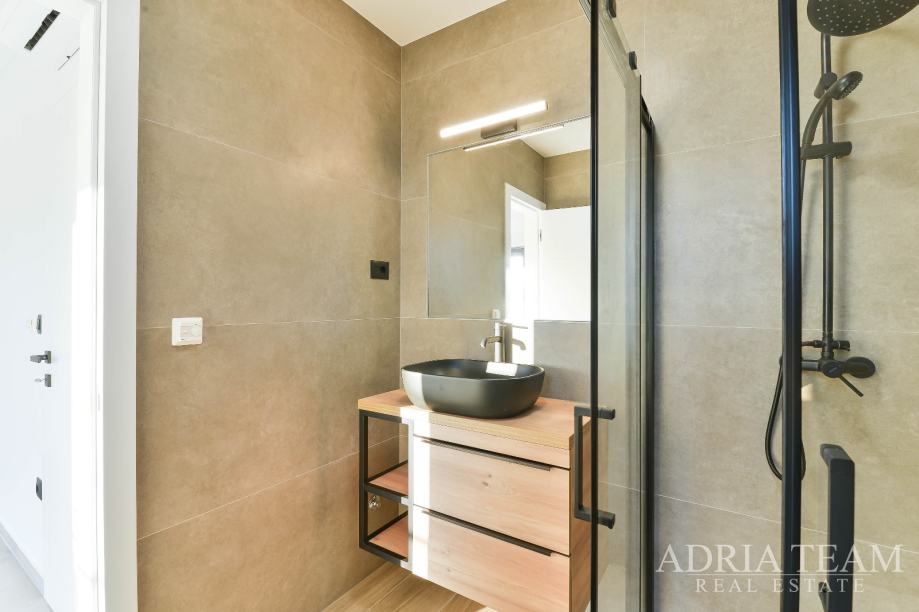 PENTHOUSE - S POGLEDOM NA MORE - PRIVLAKA