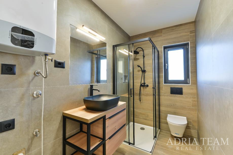 PENTHOUSE - S POGLEDOM NA MORE - PRIVLAKA