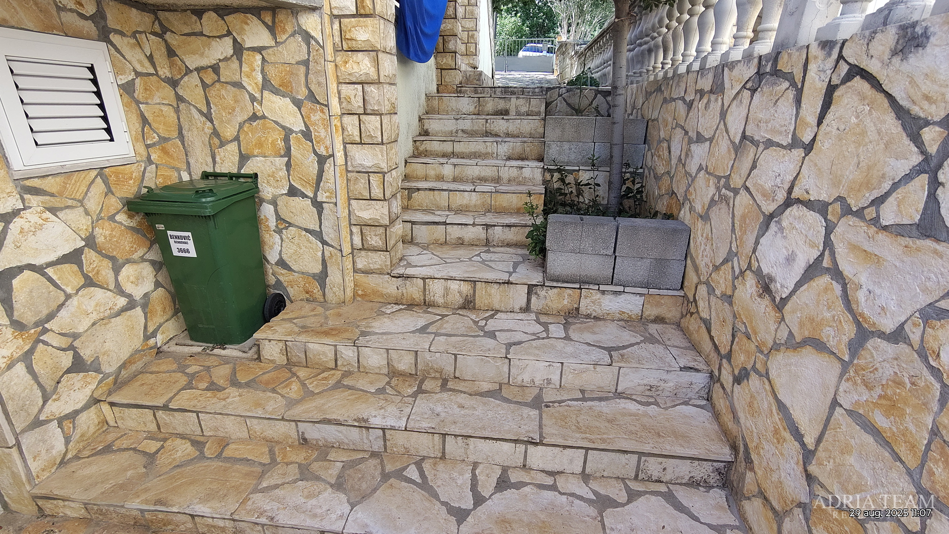 HAUS MIT WUNDERSCHÖNEM OFFENEM MEERBLICK, TEILWEISE RENOVIERT - DONJI KARIN