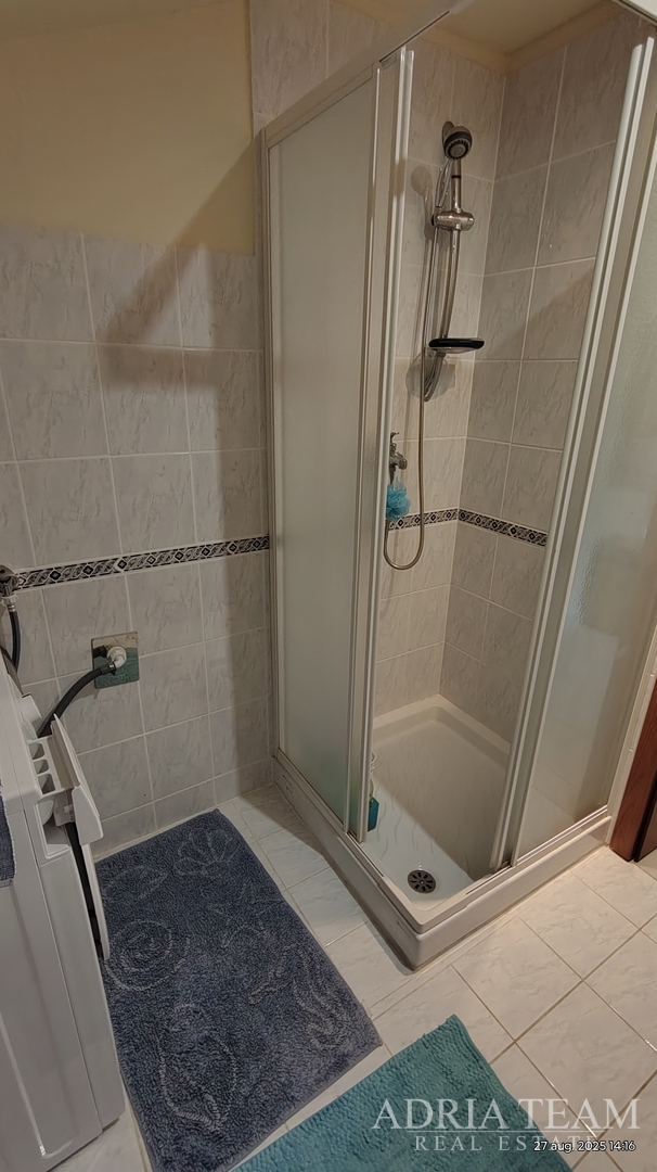 HAUS MIT WUNDERSCHÖNEM OFFENEM MEERBLICK, TEILWEISE RENOVIERT - DONJI KARIN