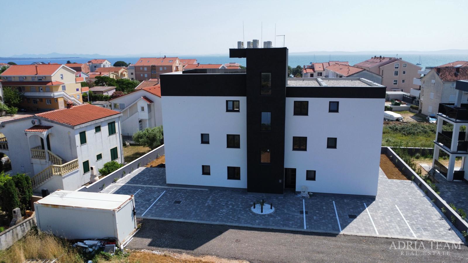 PENTHOUSE U BLIZINI PLAŽE, ZGRADA 2. NOVOGRADNJA, 150 m OD MORA - PRIVLAKA