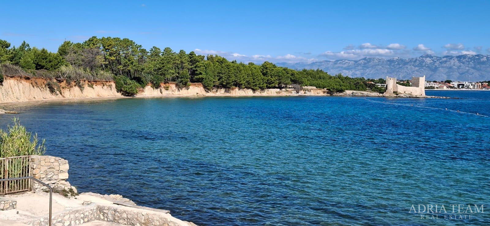 EKSKLUZIVNA APARTMANSKA KUĆA – PRVI RED DO MORA!