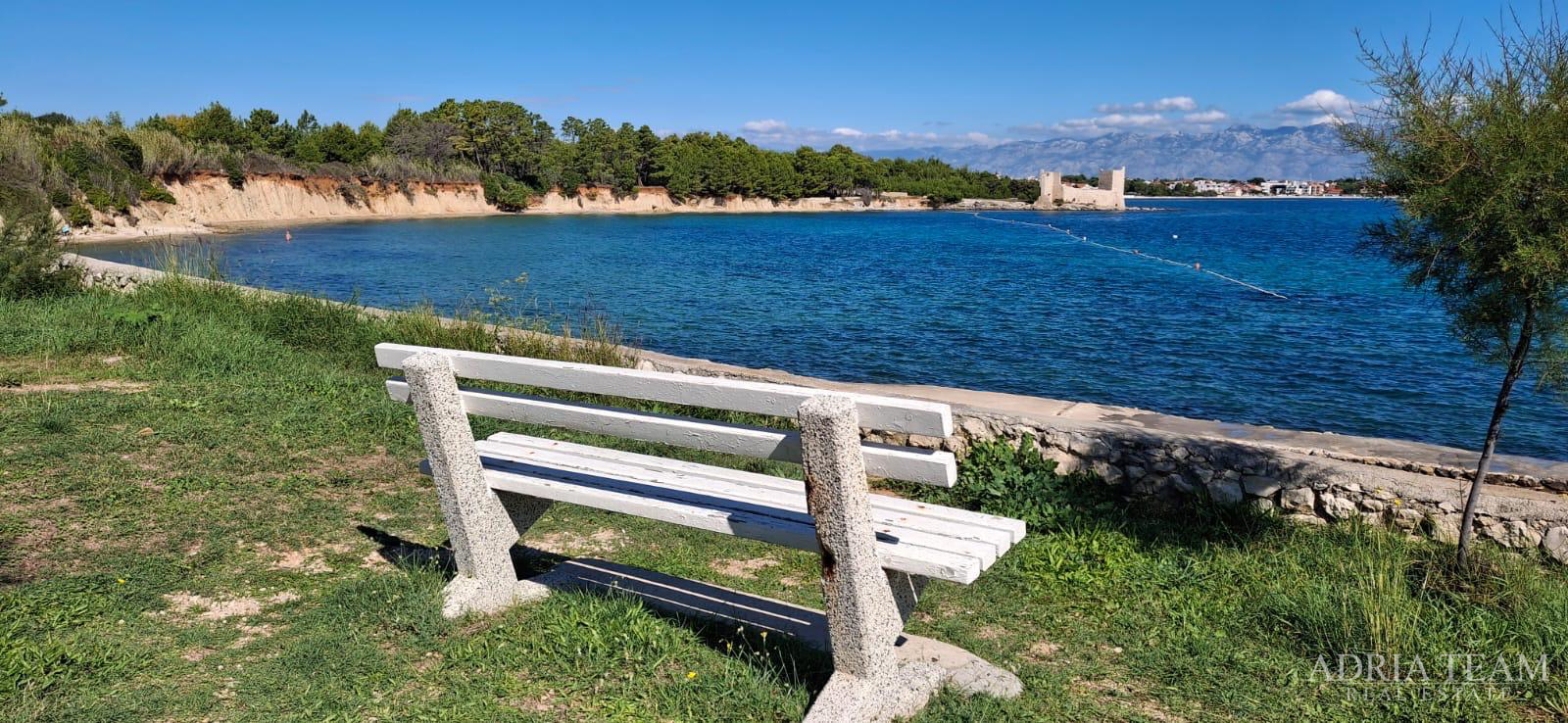 EKSKLUZIVNA APARTMANSKA KUĆA – PRVI RED DO MORA!