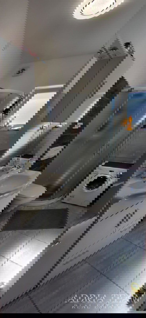 EKSKLUZIVNA APARTMANSKA KUĆA – PRVI RED DO MORA!