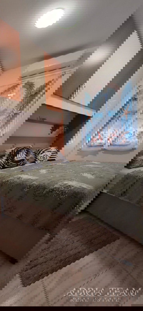 EKSKLUZIVNA APARTMANSKA KUĆA – PRVI RED DO MORA!