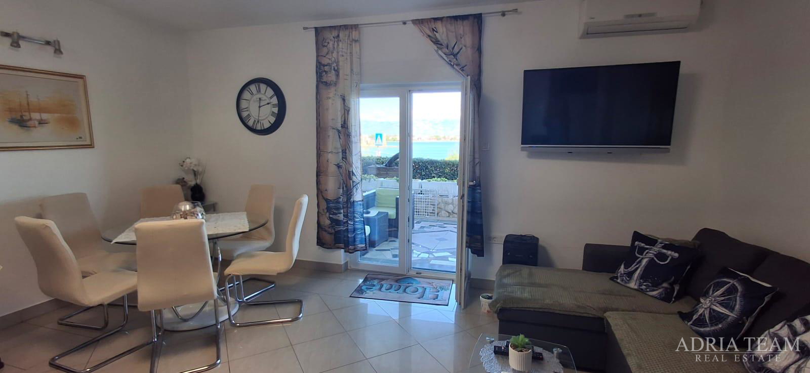 EKSKLUZIVNA APARTMANSKA KUĆA – PRVI RED DO MORA!