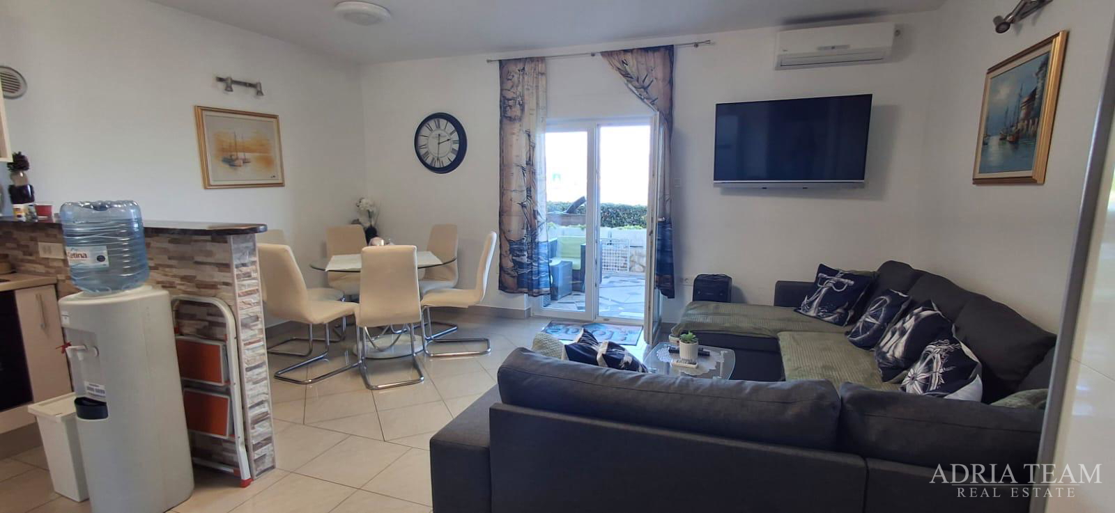 EKSKLUZIVNA APARTMANSKA KUĆA – PRVI RED DO MORA!