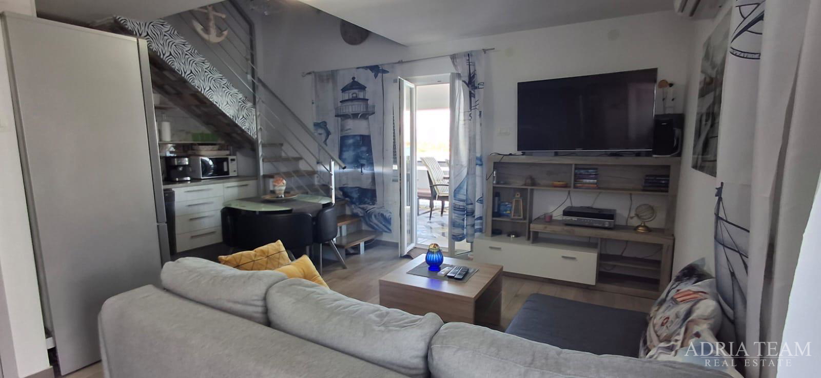 EKSKLUZIVNA APARTMANSKA KUĆA – PRVI RED DO MORA!