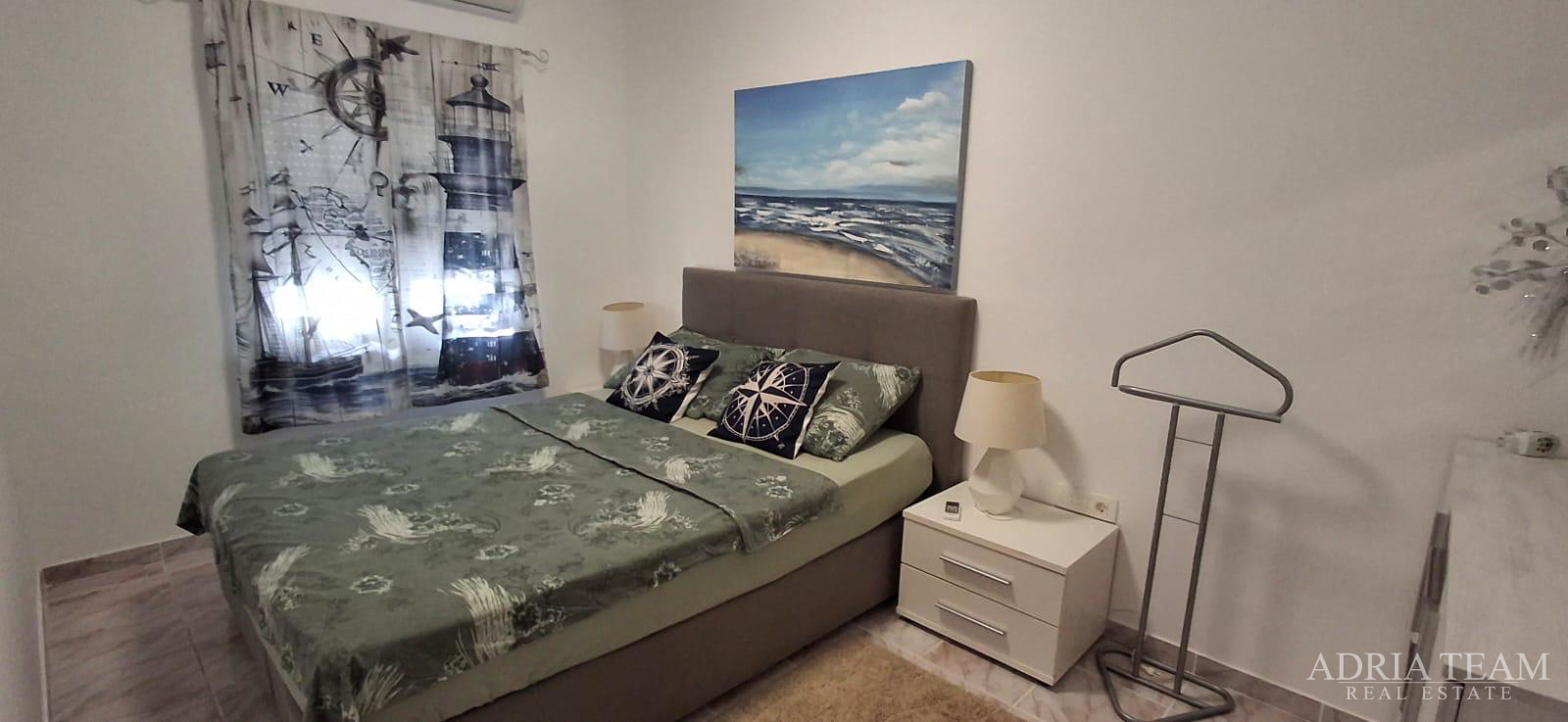 EKSKLUZIVNA APARTMANSKA KUĆA – PRVI RED DO MORA!