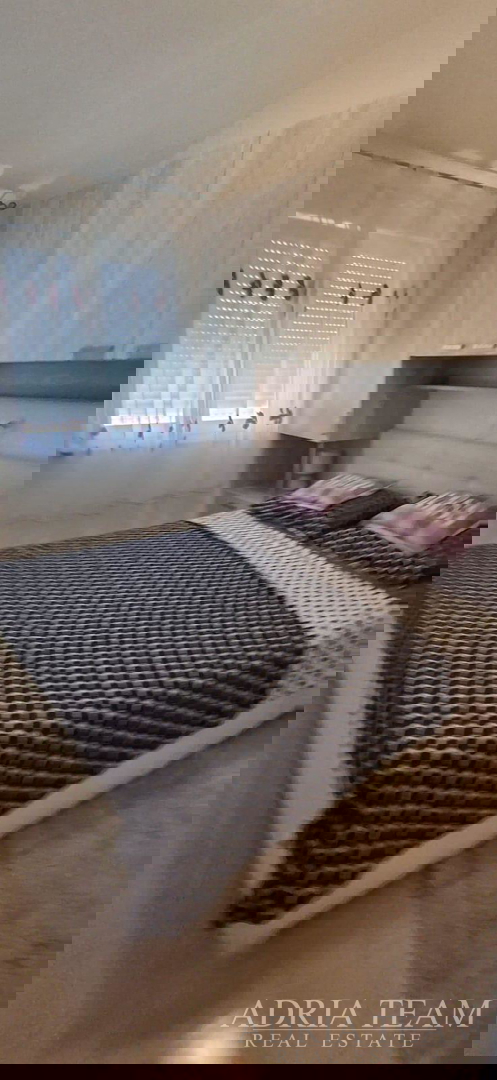 EKSKLUZIVNA APARTMANSKA KUĆA – PRVI RED DO MORA!