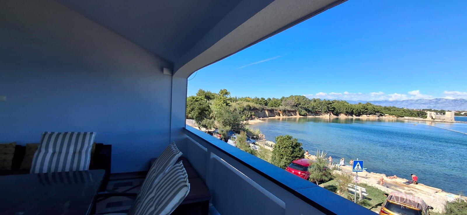 EKSKLUZIVNA APARTMANSKA KUĆA – PRVI RED DO MORA!